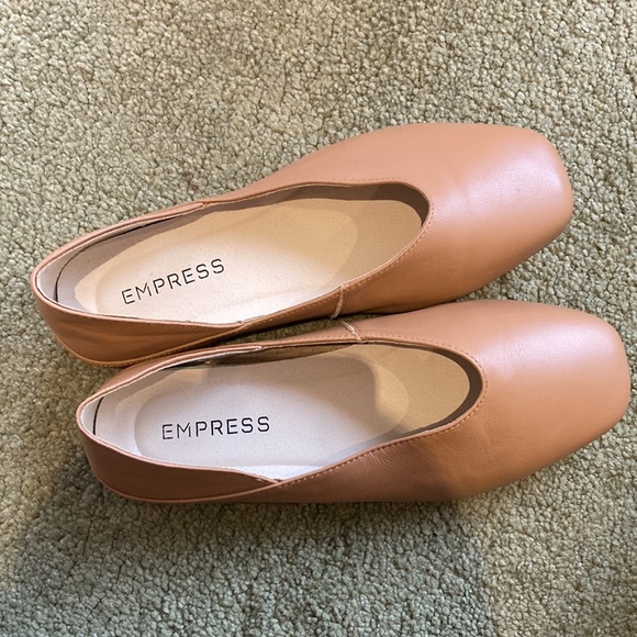 Empress Shoes Empress Leather Flat Shoes 38 Wide Camel Poshmark